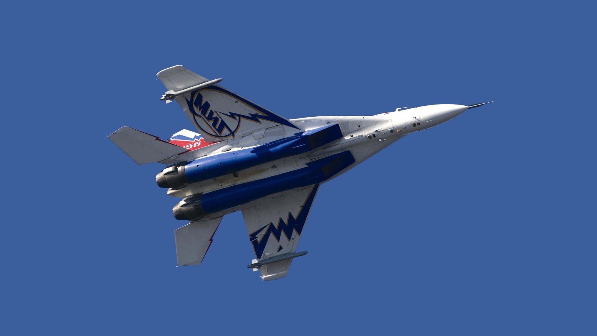 国足场上换位执行效率与空间覆盖关系,足球对位换人