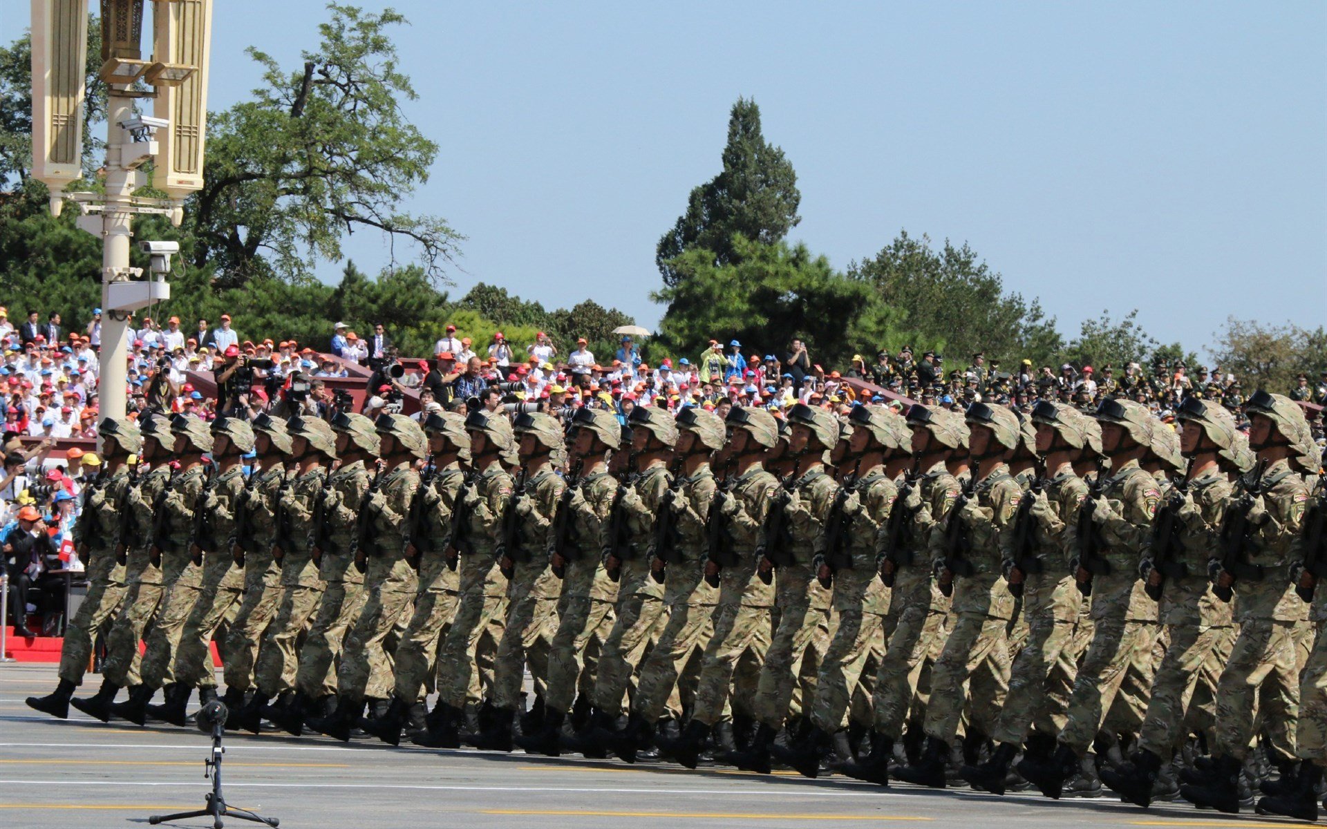 足球+科技：无人机摄像带来的视觉盛宴，足球场上的无人机