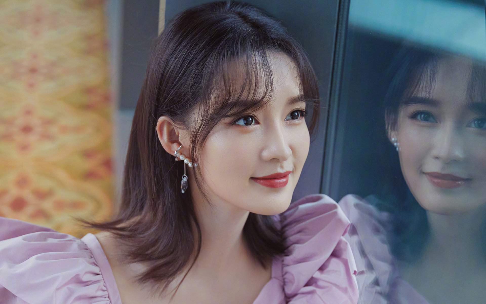 职业乒乓球联赛吸引大量社会关注，职业乒乓球员与业余的比赛视频